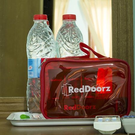 Hotel Reddoorz Near Cilandak Town Square à Jakarta Extérieur photo