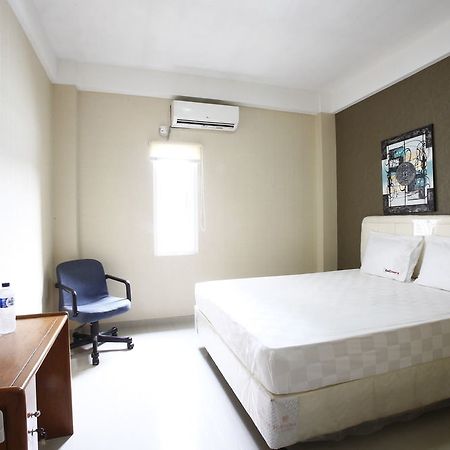 Hotel Reddoorz Near Cilandak Town Square à Jakarta Extérieur photo