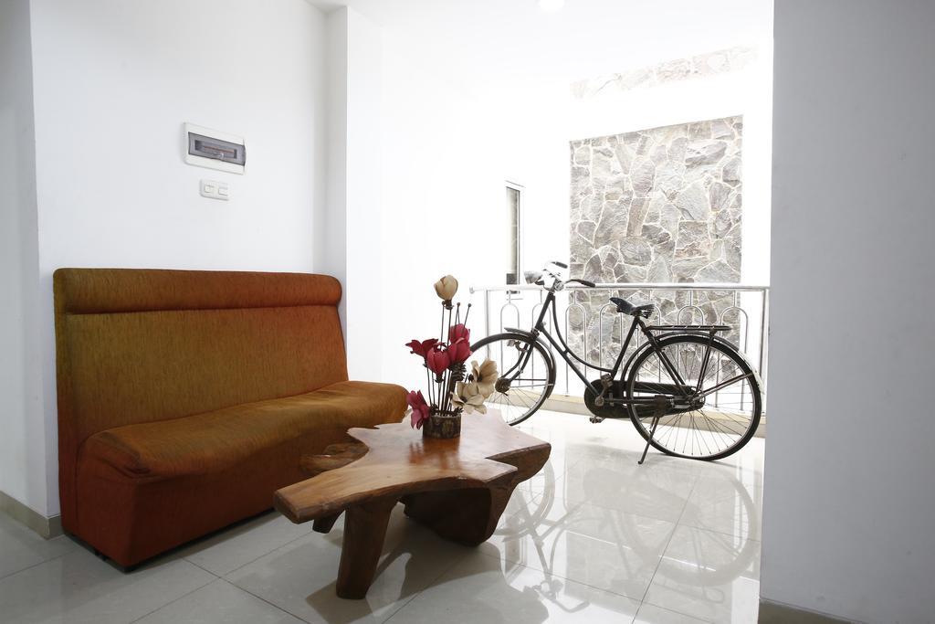 Hotel Reddoorz Near Cilandak Town Square à Jakarta Extérieur photo