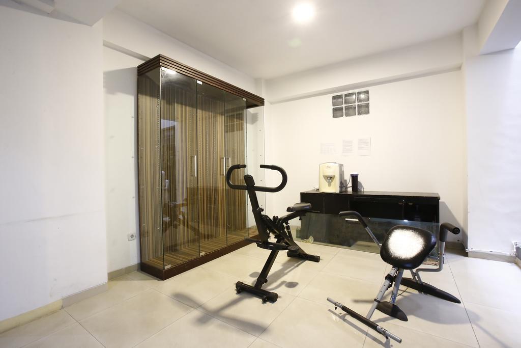 Hotel Reddoorz Near Cilandak Town Square à Jakarta Extérieur photo