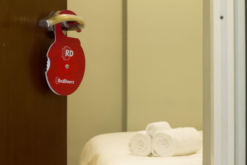 Hotel Reddoorz Near Cilandak Town Square à Jakarta Extérieur photo