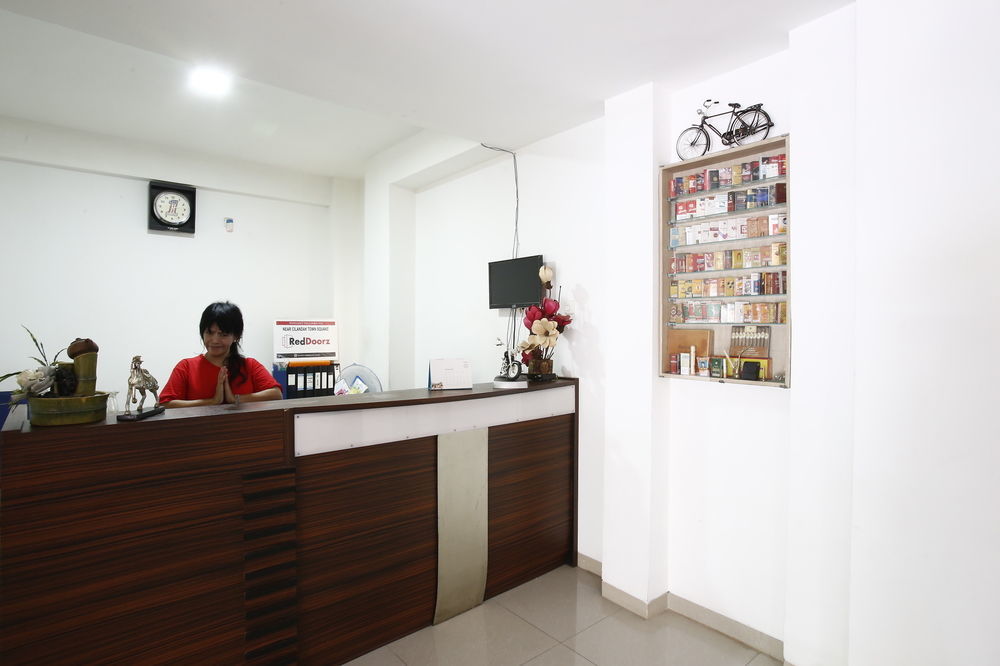 Hotel Reddoorz Near Cilandak Town Square à Jakarta Extérieur photo