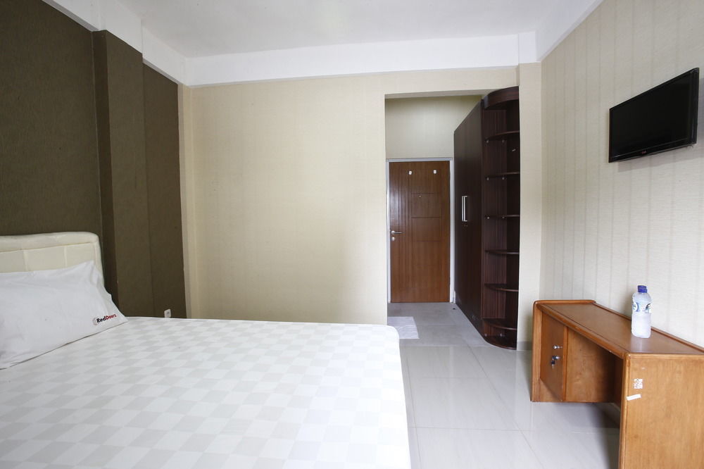 Hotel Reddoorz Near Cilandak Town Square à Jakarta Extérieur photo