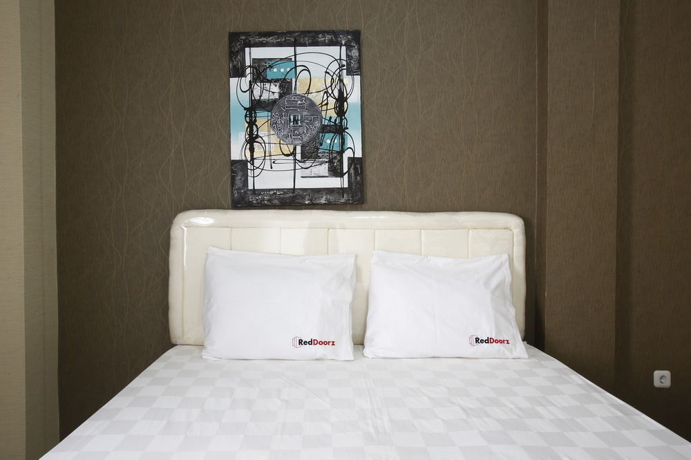 Hotel Reddoorz Near Cilandak Town Square à Jakarta Extérieur photo