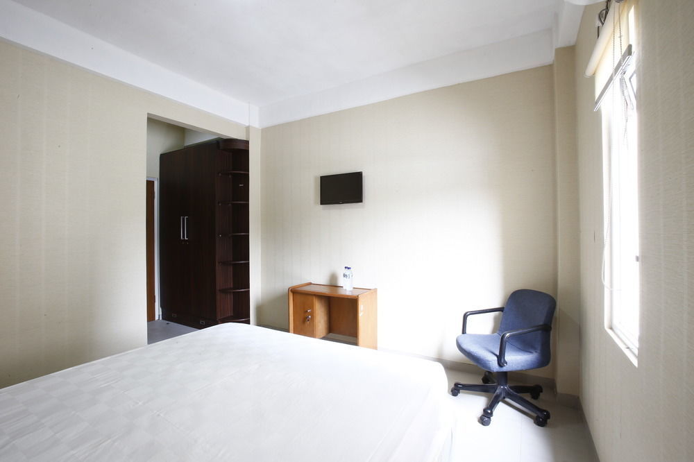 Hotel Reddoorz Near Cilandak Town Square à Jakarta Extérieur photo