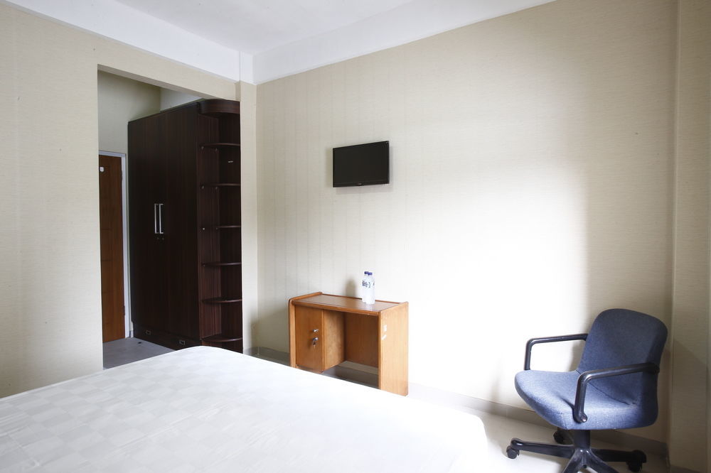Hotel Reddoorz Near Cilandak Town Square à Jakarta Extérieur photo