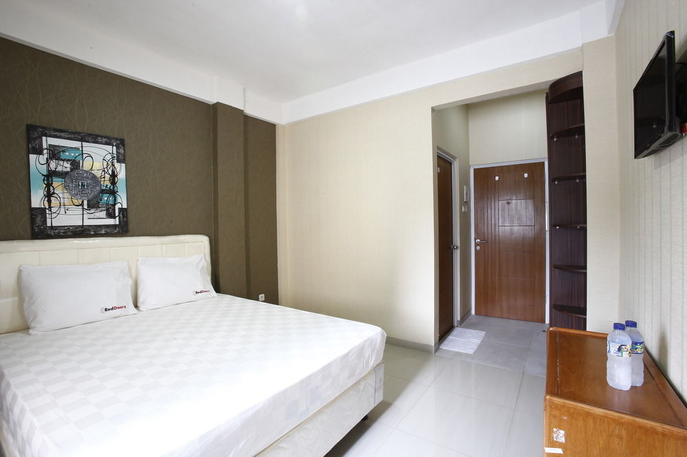 Hotel Reddoorz Near Cilandak Town Square à Jakarta Extérieur photo