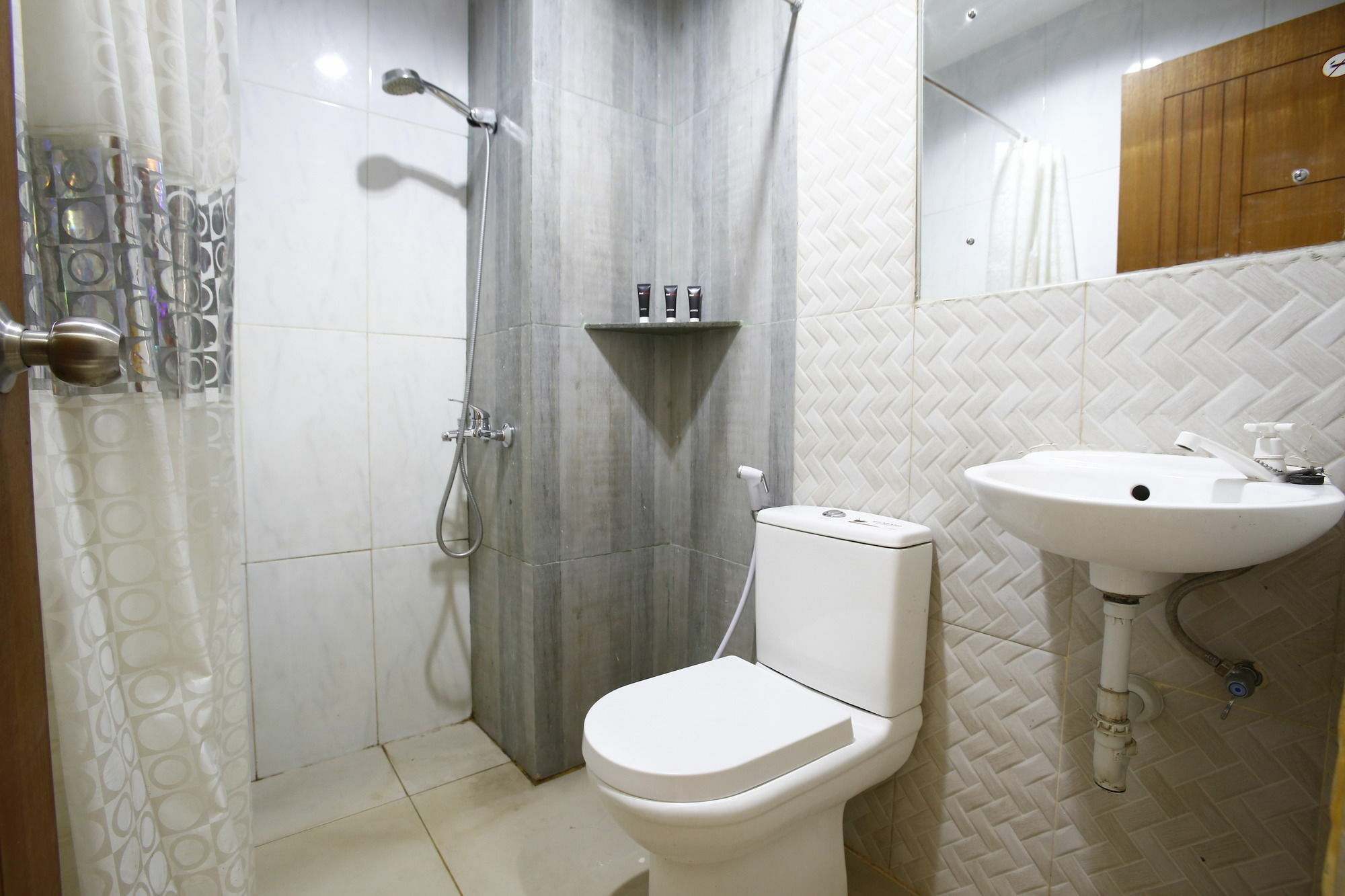 Hotel Reddoorz Near Cilandak Town Square à Jakarta Extérieur photo