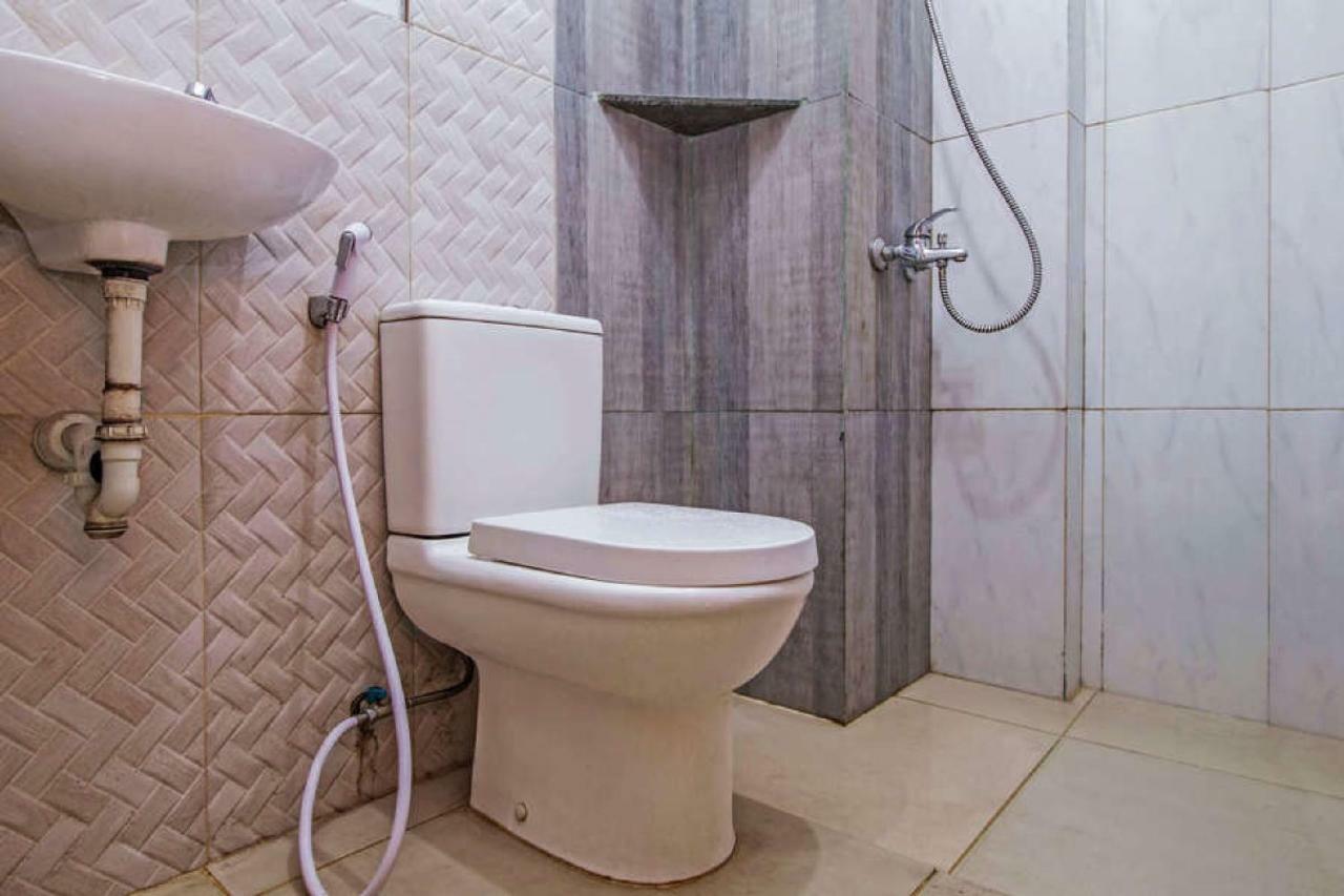 Hotel Reddoorz Near Cilandak Town Square à Jakarta Extérieur photo
